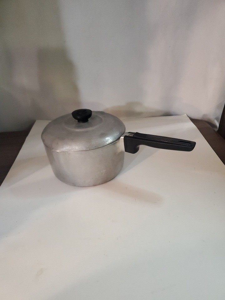 Vintage Wagner Ware Sidney-O-Magnalite 3 Qt Sauce Pot 4683-P Dual Spout w/ Lid