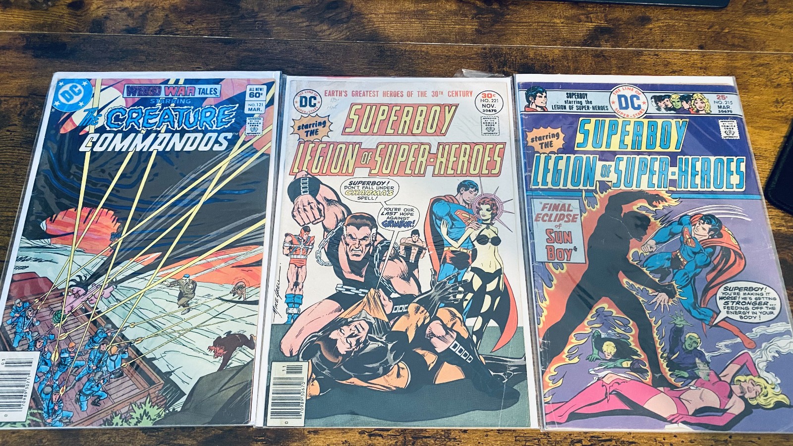 DC Comics Bundle - Creature Commandos (121), Superboy (221) and Superboy (215) DC Comics Bundle - Creature Commandos (121), Superboy (221) and Superboy (215)