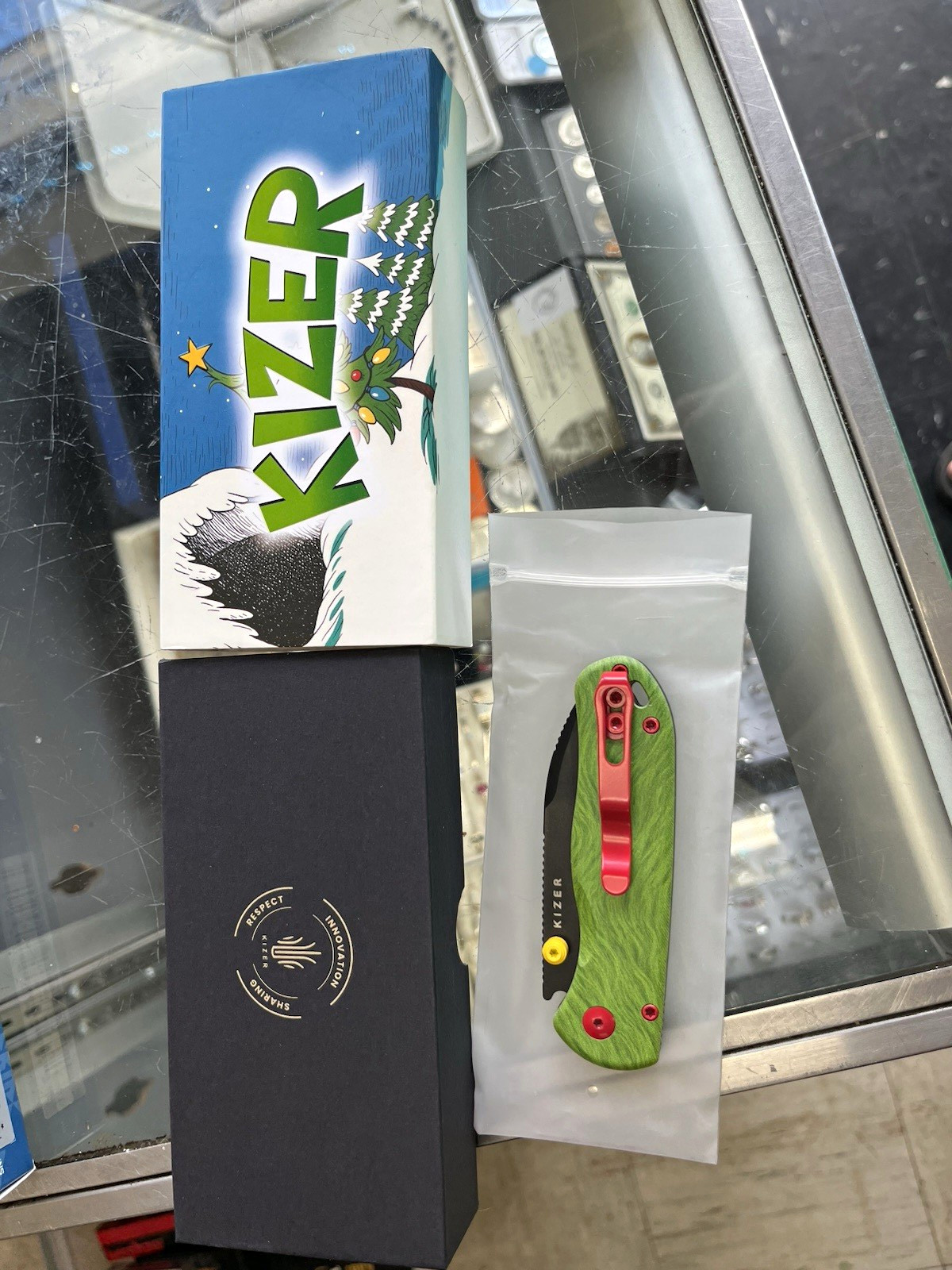 Kizer Drop Bear Folding Pocketknife Green G10 SS Drop Point Plain Button Lock