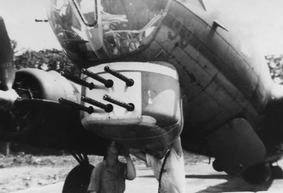 WW II  Usa  Photo  --     B-17 Bomber - Six Gun Nose Gun
