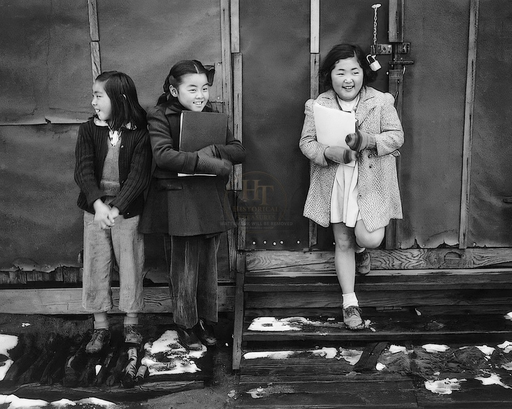 8x10 Manzanar Japanese Internment Camp Schoolgirls Glossy Photo Print HT4136812