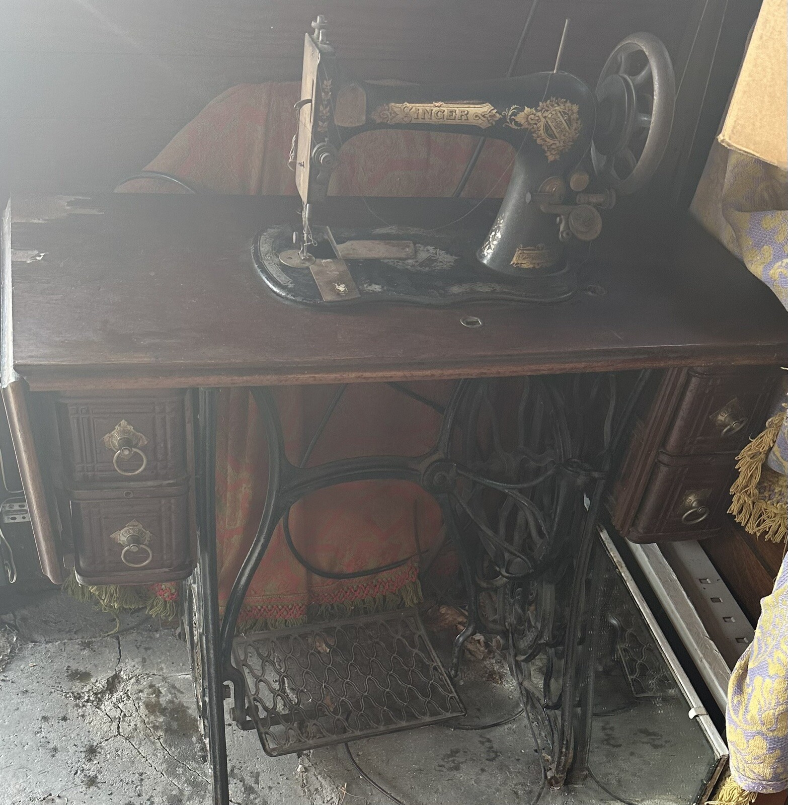 Vintage Singer Sewing Machine VS2 fiddle base from the 1880’s-90s