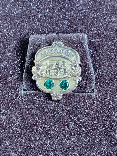 Vintage Almaden Vineyards California Emerald Stones 1/5 10K GF Pin Grapes