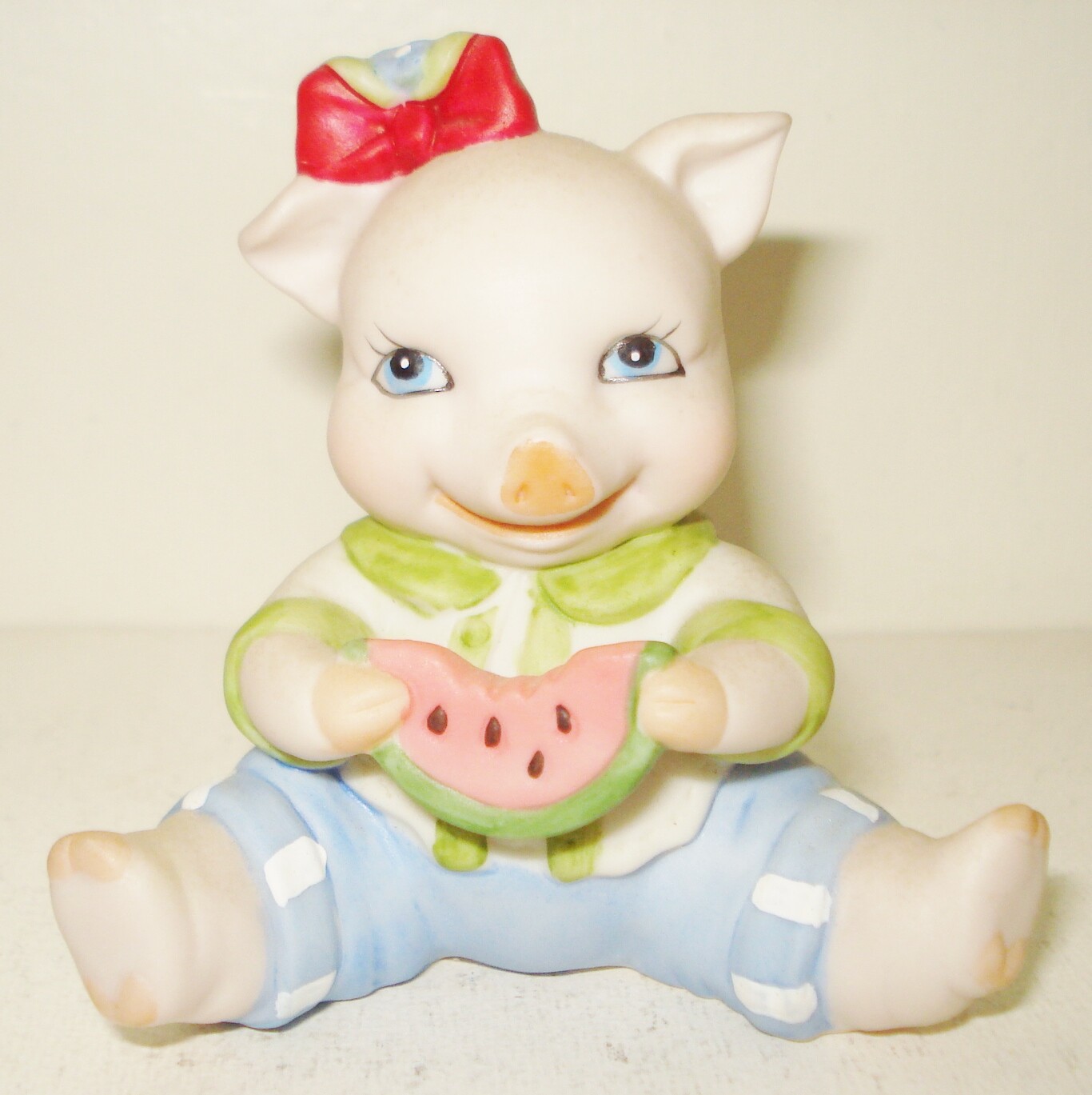  VINTAGE PORCELAIN PIG FIGURINE NICE CUTE DESIGN NR
