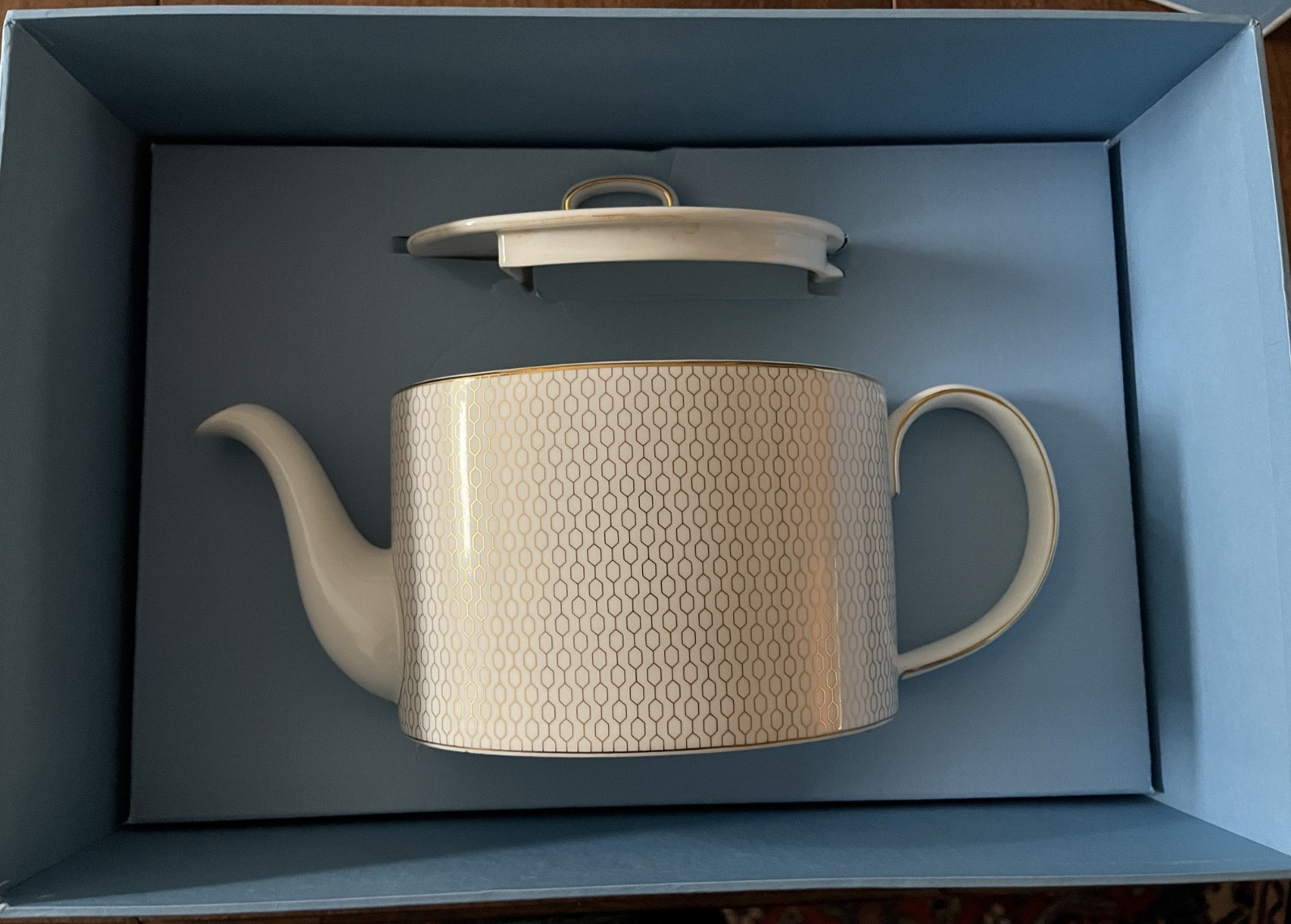 Wedgwood Arris Gio Gold teapot tea pot geometric honeycomb pattern (Wedgewood)