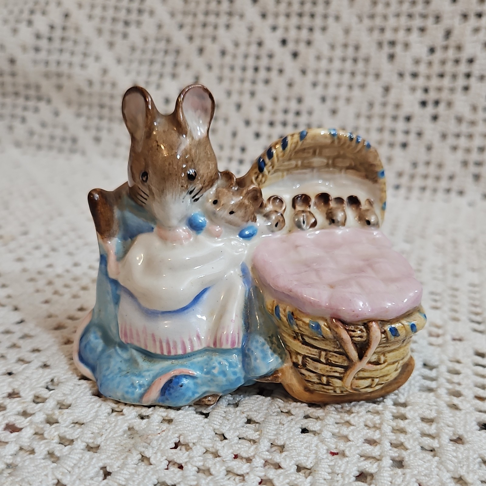 Vintage Beswick Beatrix Potter Hunca Munca Figurine Mouse & Babies