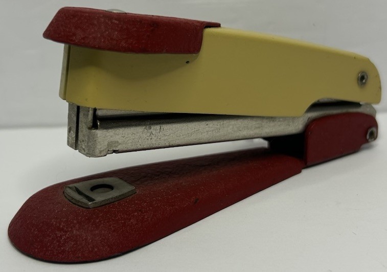 Vintage Arrow Small Desk Stapler ~ Yellow And Red Vintage Arrow Small Desk Stapler ~ Yellow And Red