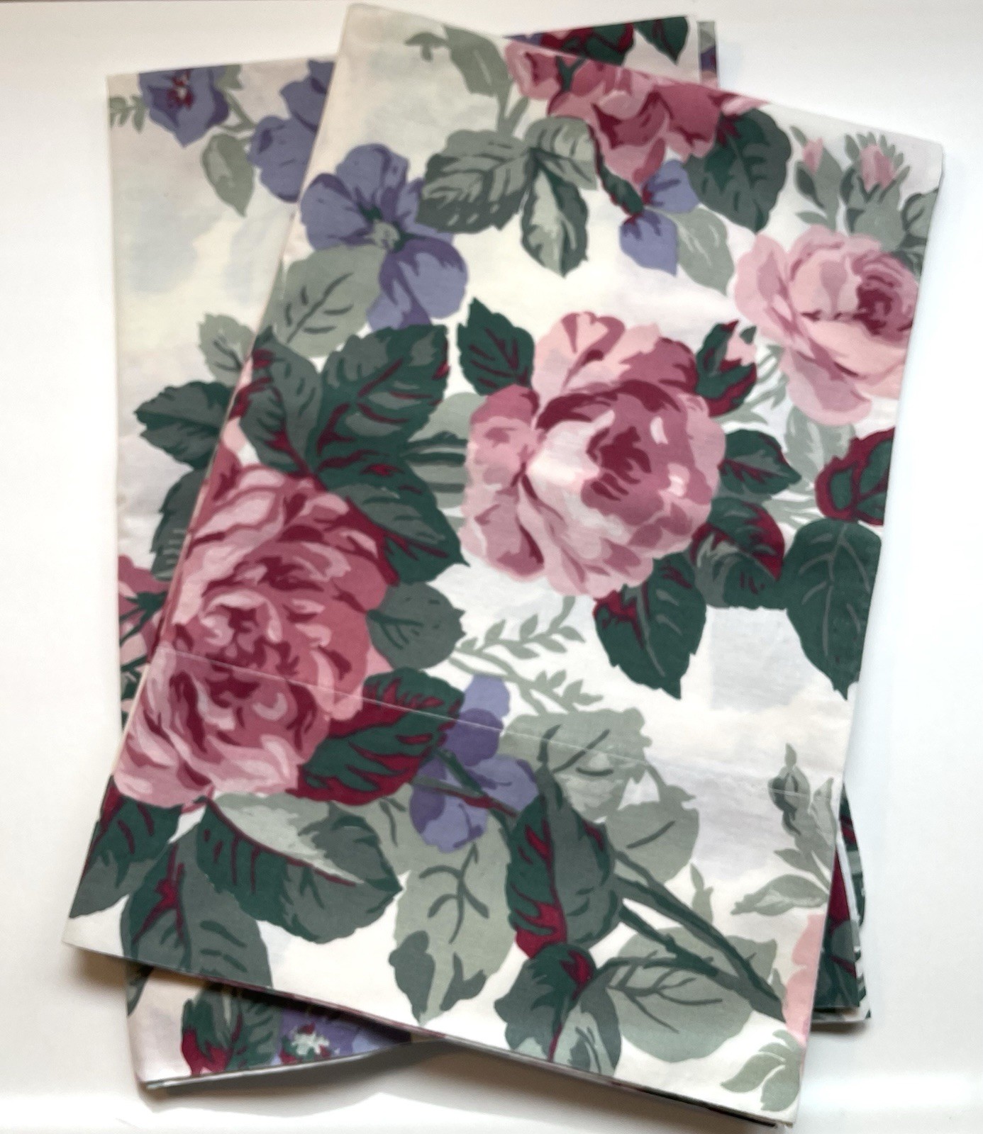 Vtg . Cabbage Rose Pillowcases 2 Queen 