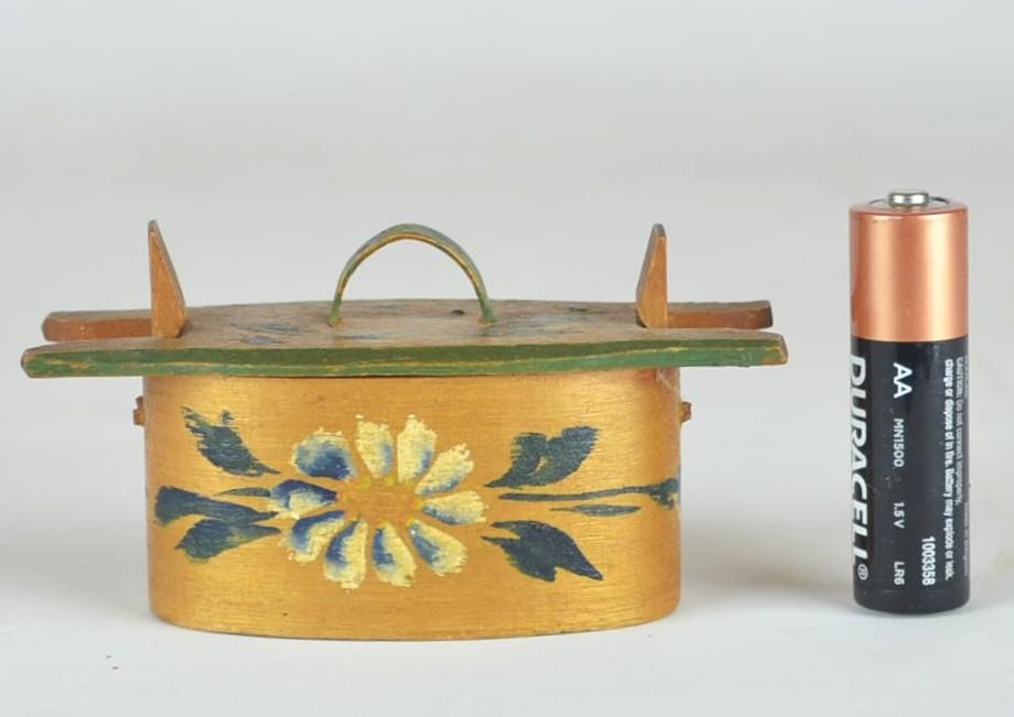 SMALL ANTIQUE BENT WOOD BRIDES PANTRY BOX FLORAL DECORATION - 3 1/2\