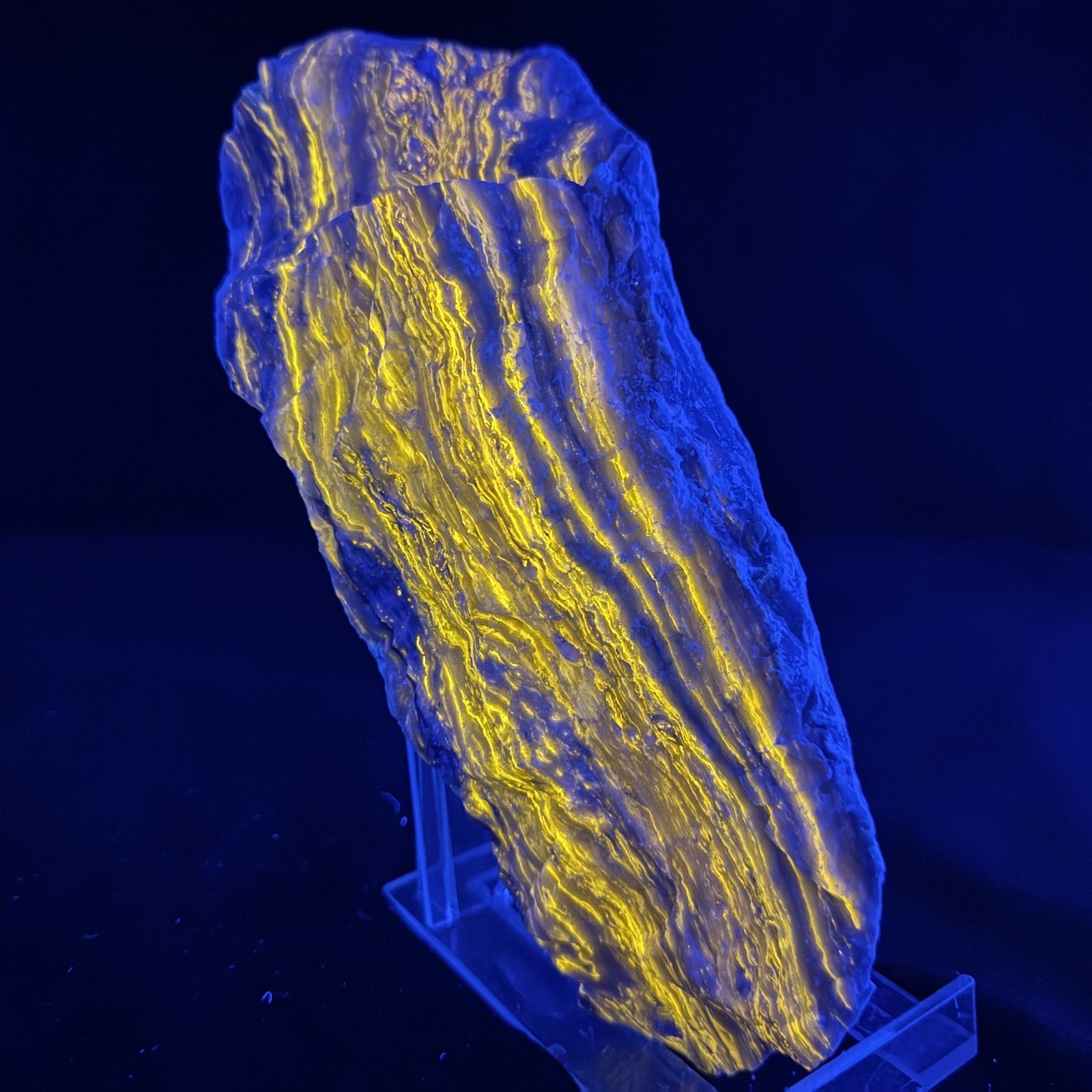 Huge Fluorescent Sphalerite in Baryte: Hot Springs District, North Carolina