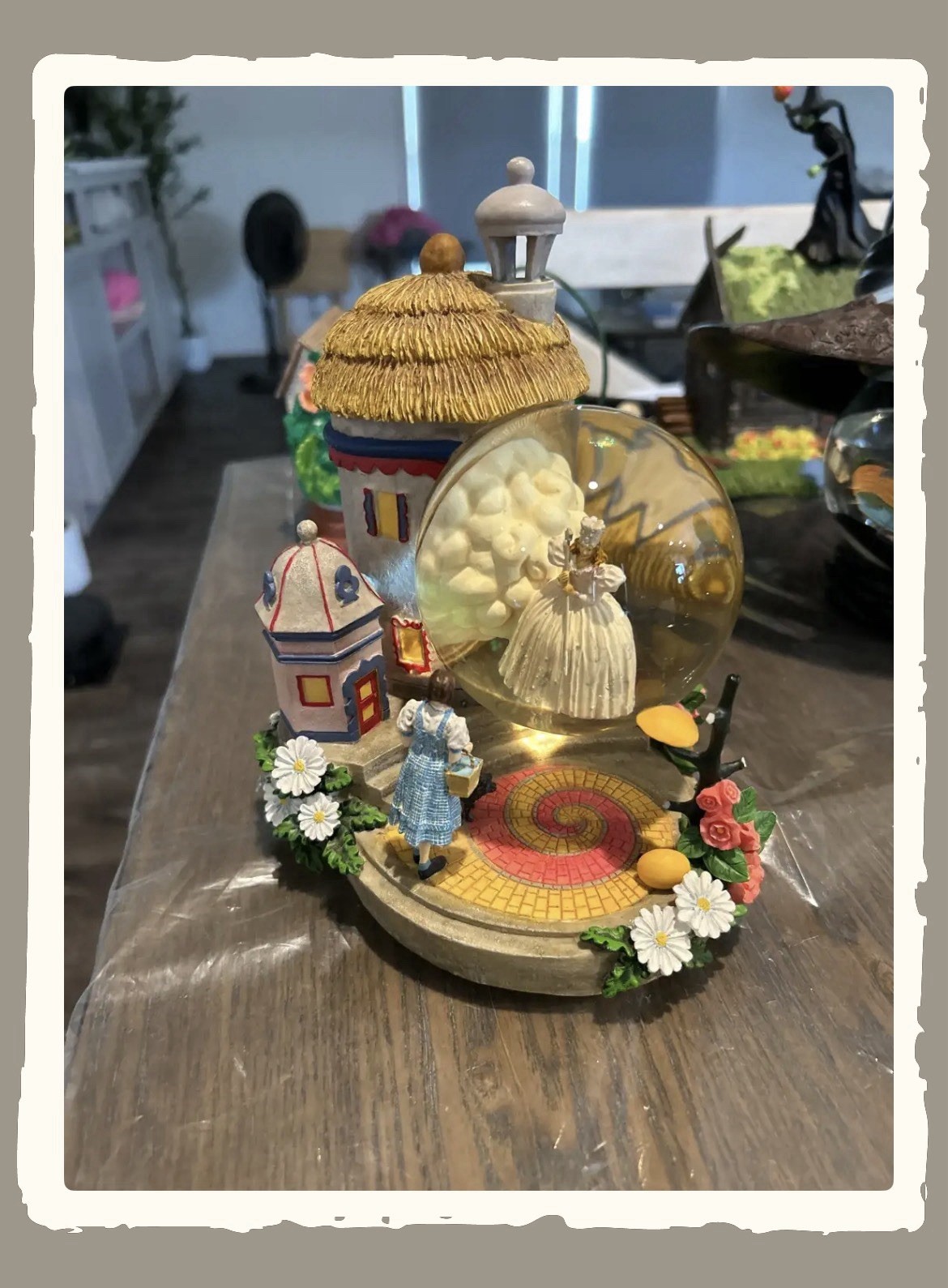 SF Music Box Co. Wizard of Oz Dorothy & Glinda Musical Snow Globe 1997