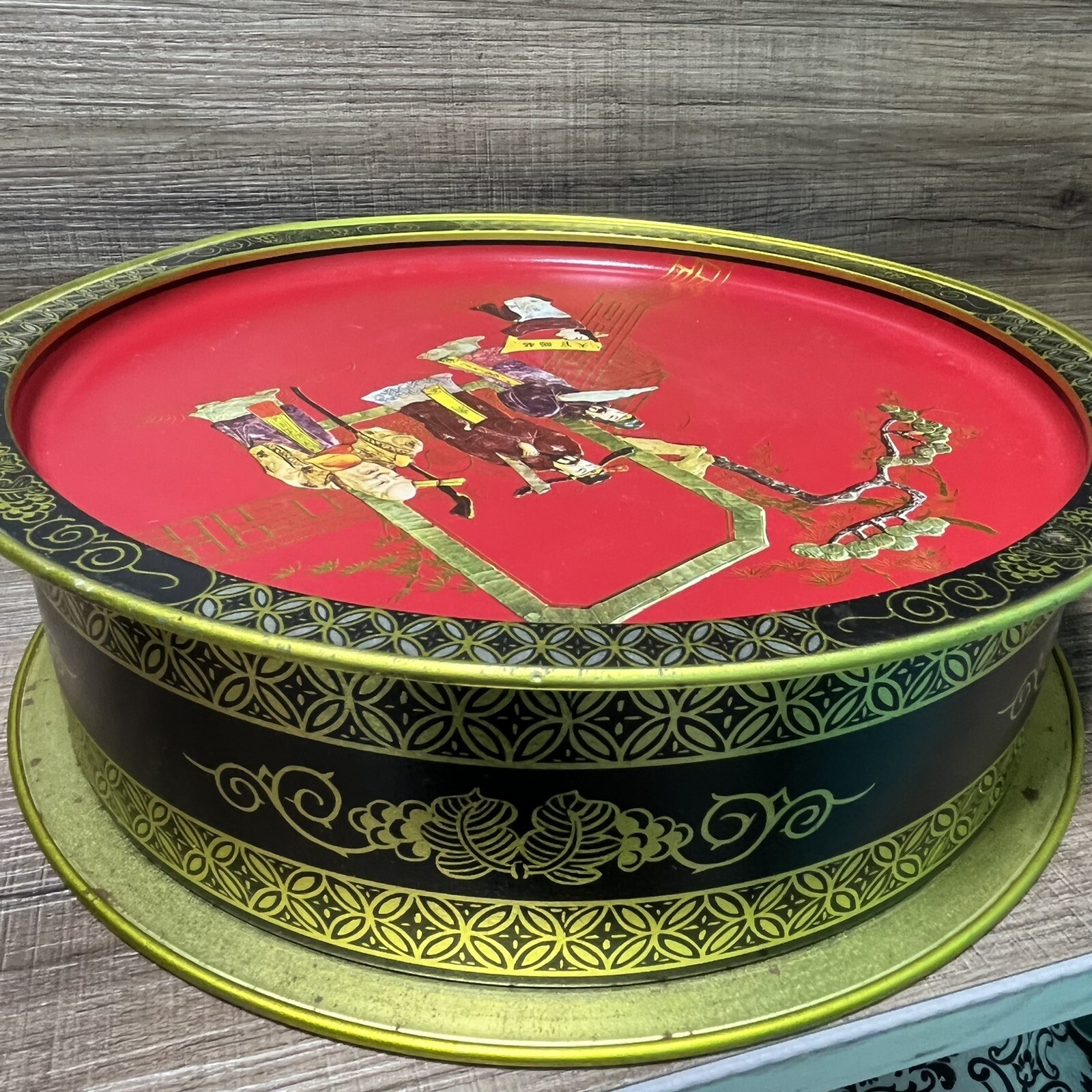 Asian Design Large Tin by Sunshine Biscuits LOVE STORY Double Sided Vintage Red