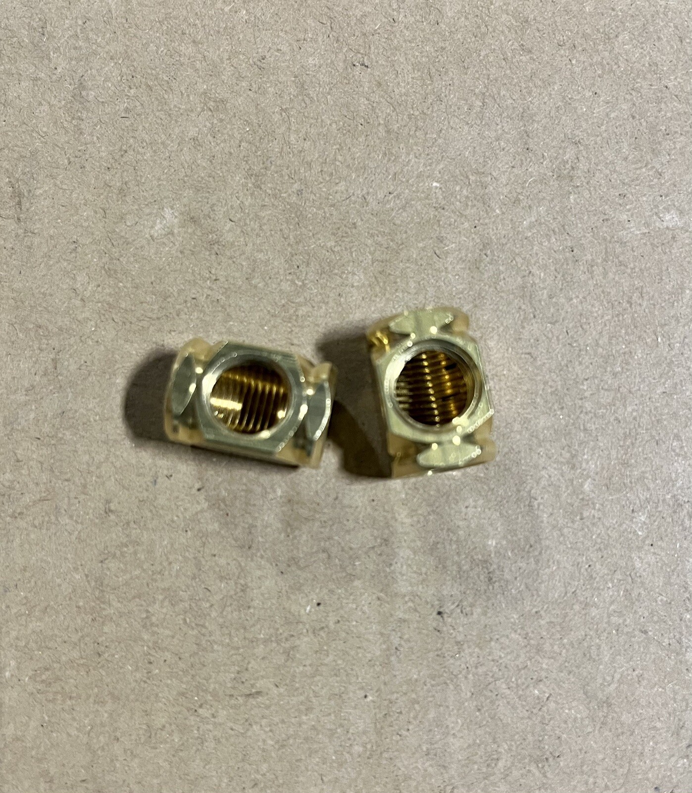 ((2 PCS))) 3 WAY BRASS SQUARE ELBOW METAL PART