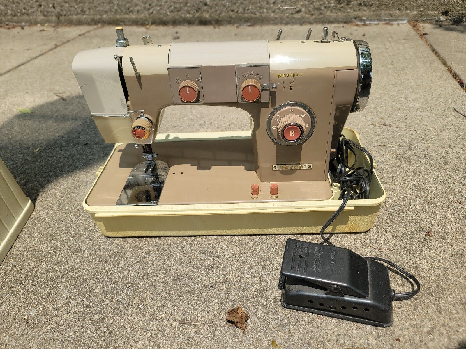 Nelco R-250-3 Sewing Machine w/ Pedal & Case Working