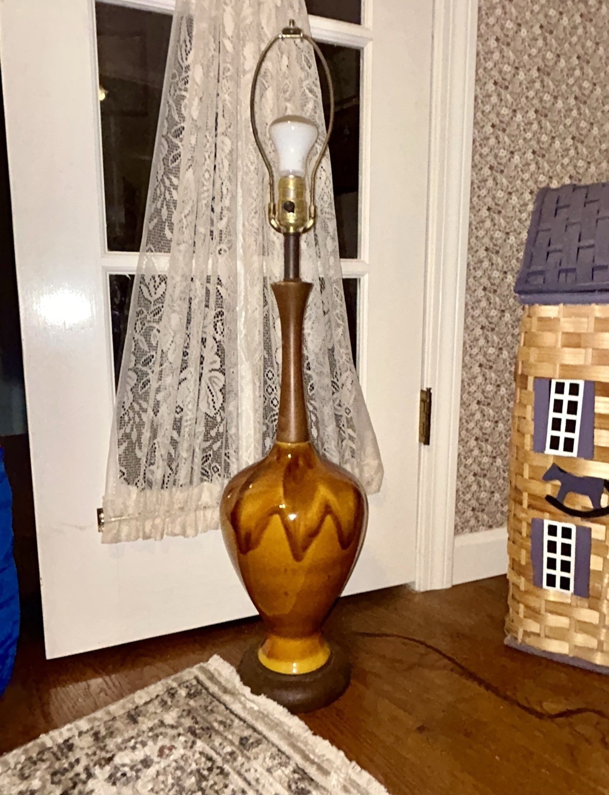 Vintage Mid Century Modern Drip Glaze Ceramic Table Lamp | MCM Walnut & Brass 