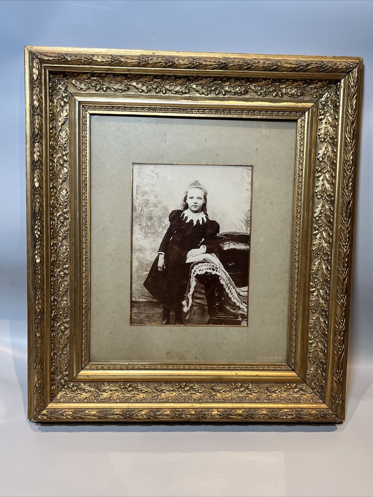 Antique English Victorian Girl Tudor Gold Gilt Gesso Wood Art Picture Frame (K)