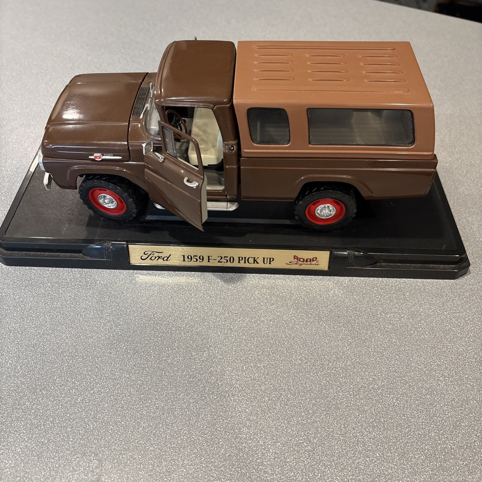 FORD 1959F-250 PICK UP / ROAD SIGNATURE no cover