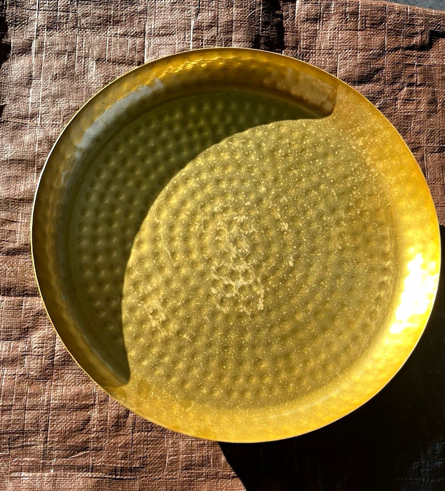 Round Hammered Gold Metal Serving Tray, 1 Compartment, 1-Piece Set