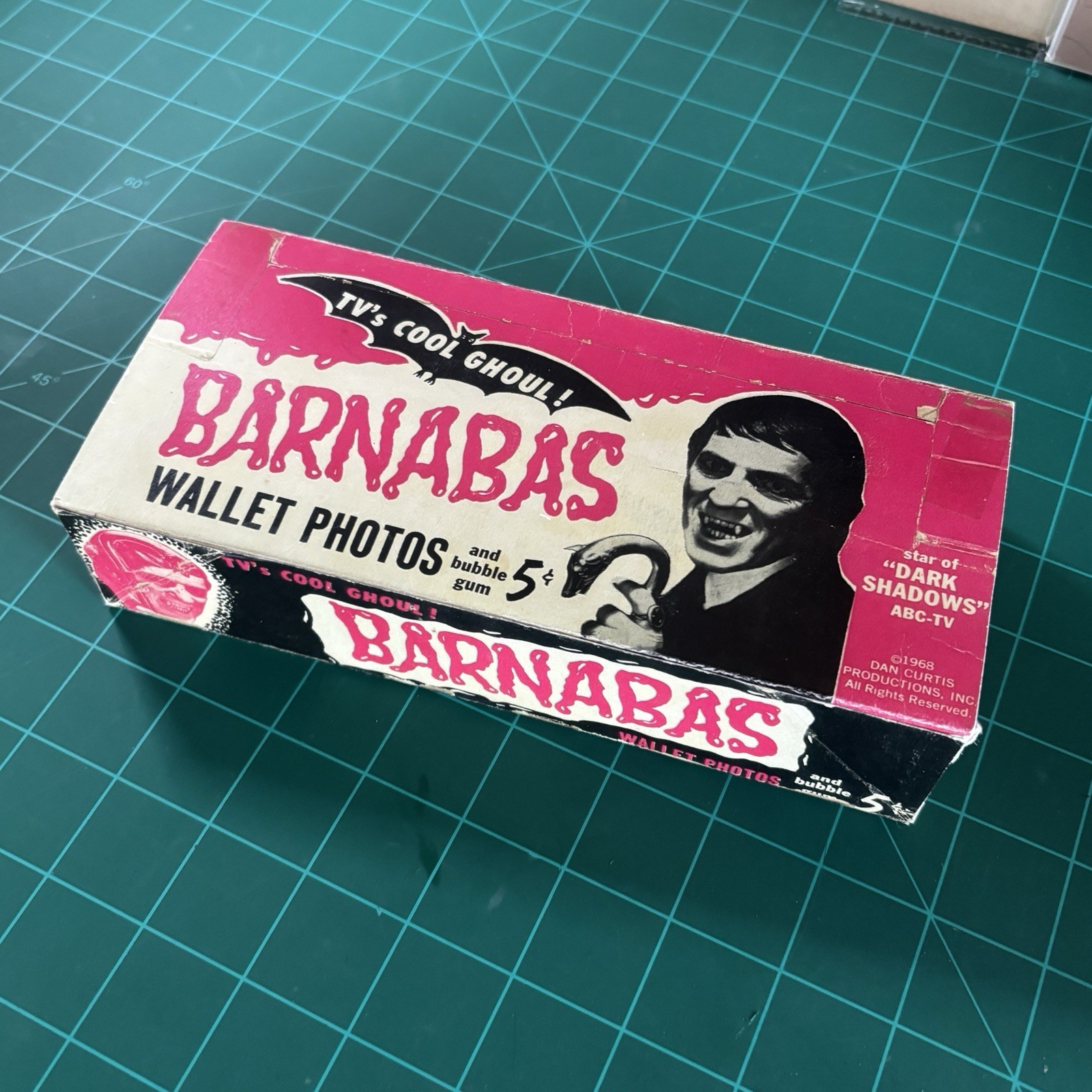 1968 Philadelphia Gum Barnabas Wallet Photos Original Box Dark Shadows 1968 Philadelphia Gum Barnabas Wallet Photos Original Box Dark Shadows