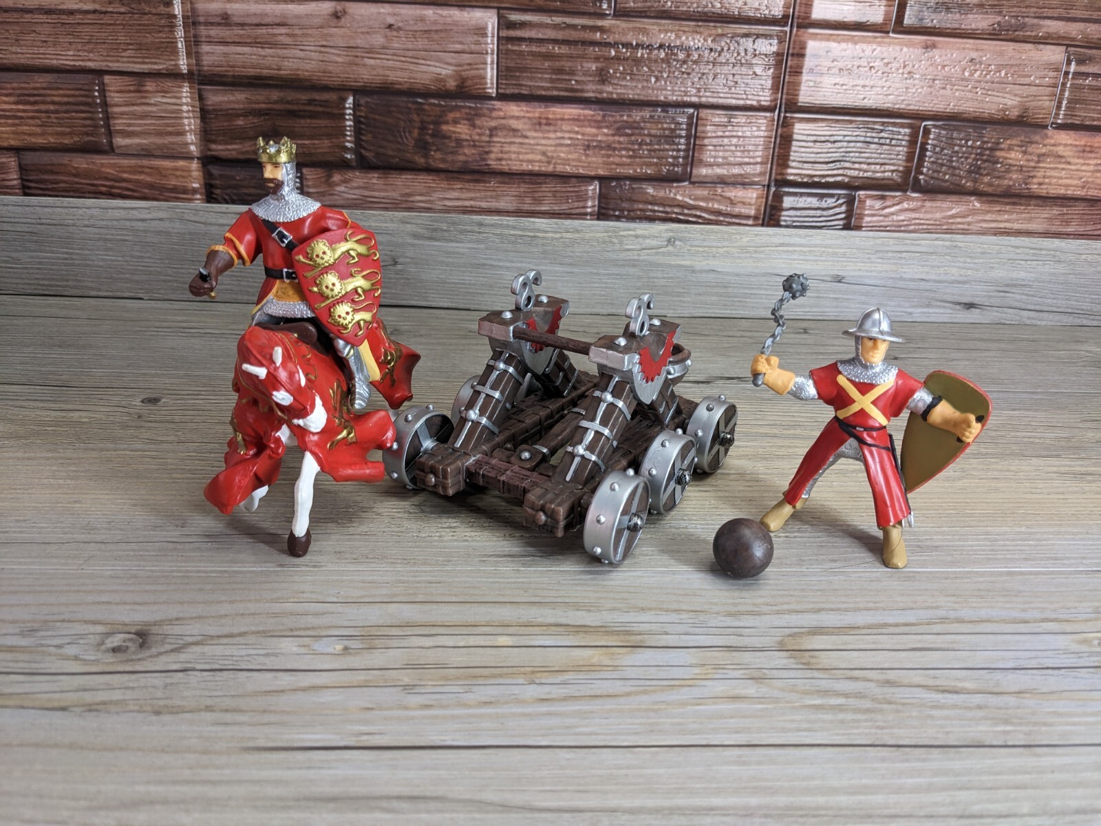 Papo Medieval War 4 Figure Bundle Horse Mounted King Soldier Catapult Red/Gold