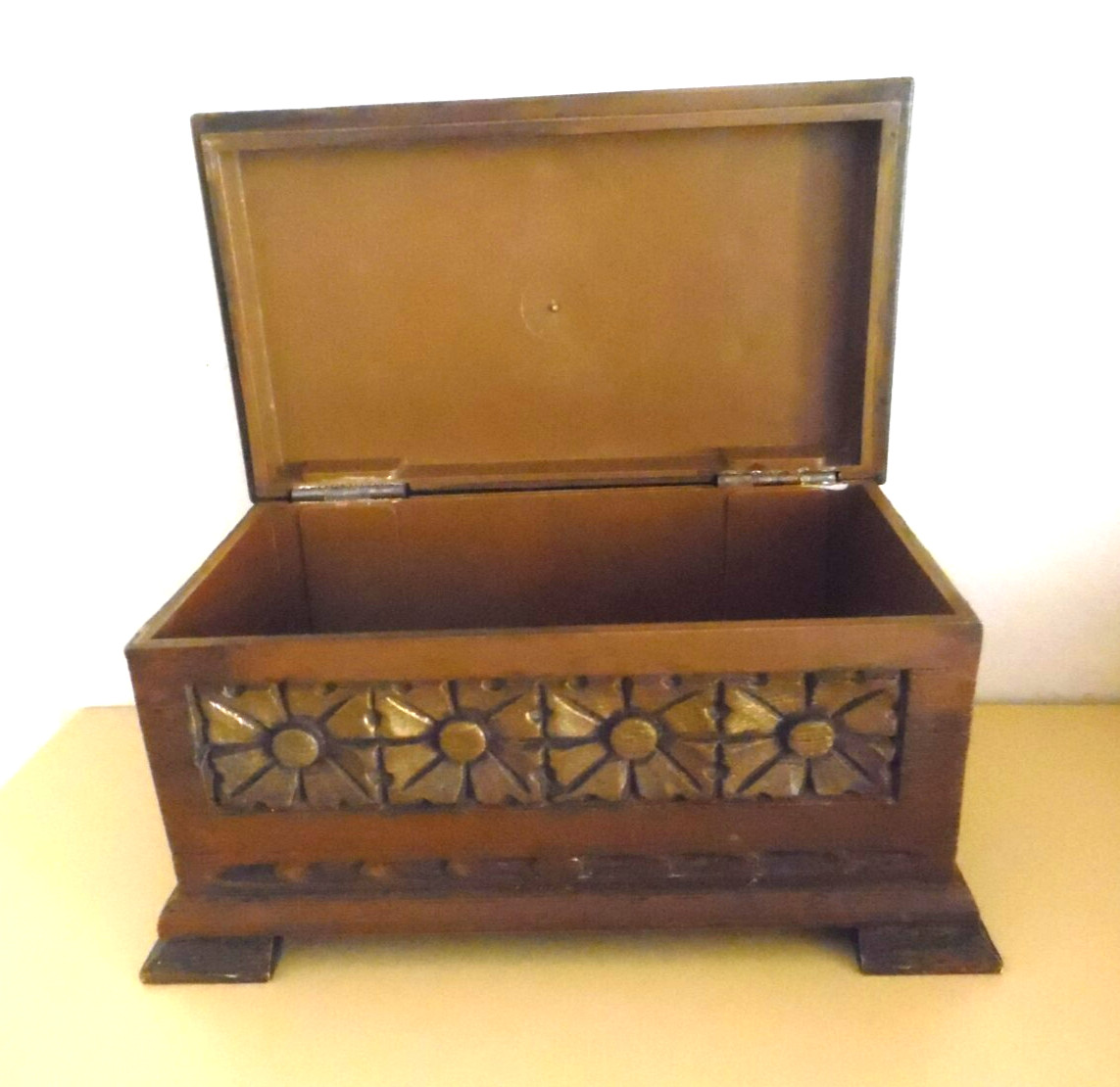 Vintage Trinket/Jewelry Box Roberta Wood Italy Floral Design Plastic Brown Bonus