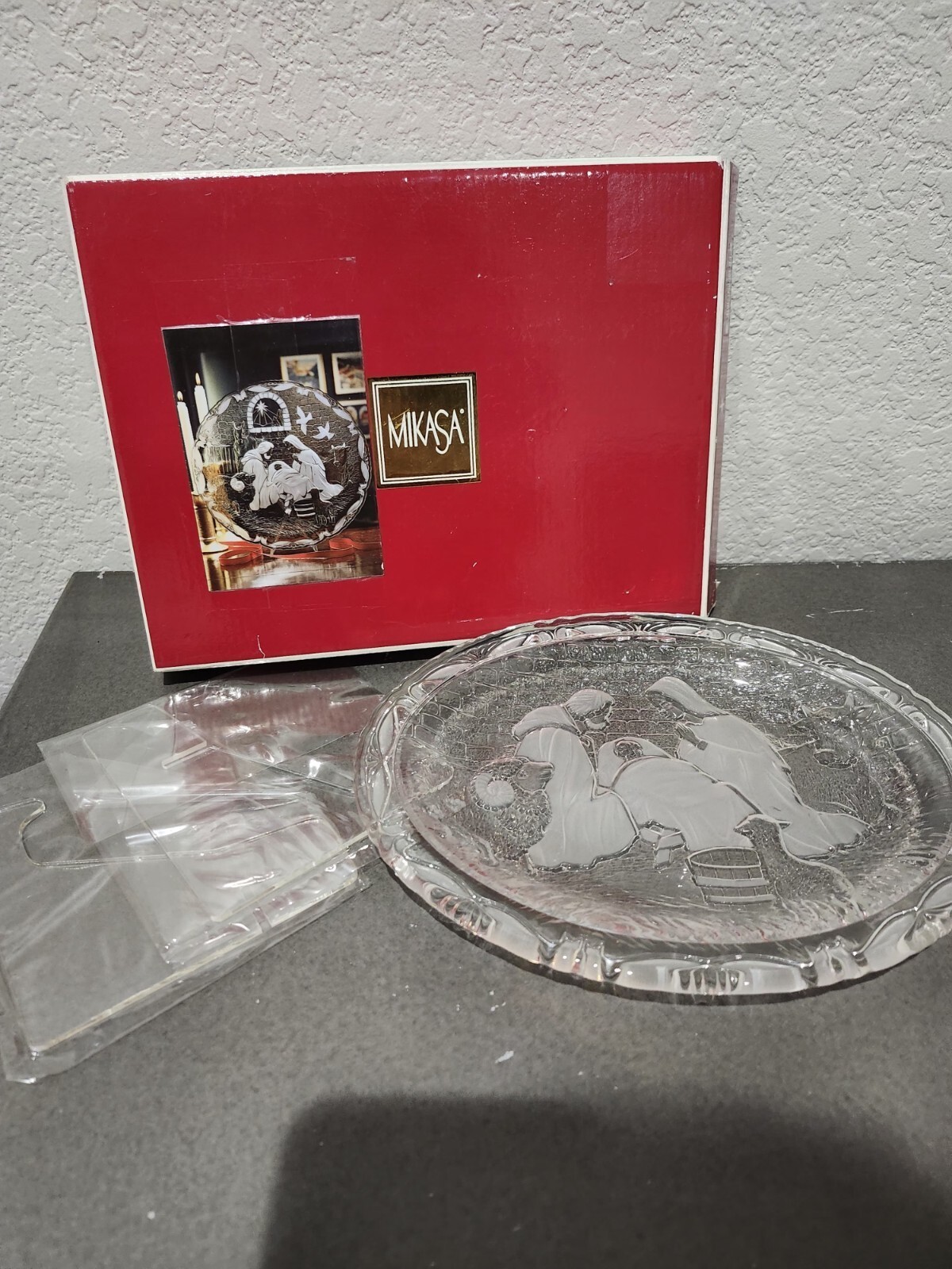 Mikasa Christmas Nativity Glass Oval Plaque 9 1/4\
