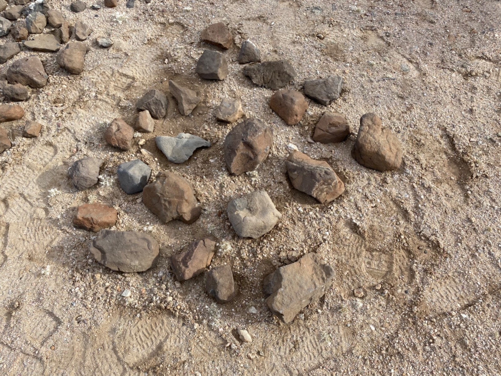 Arizona Magnetite Stones / Iron Ore / Basalt Rock.         1 Kilo Lot (2.205lbs)
