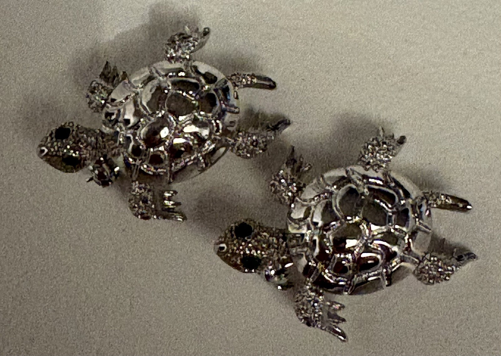2 Vtg Monet Sea Turtles Green Eyes Movable Head Silver-Tone Brooch Lapel Pins