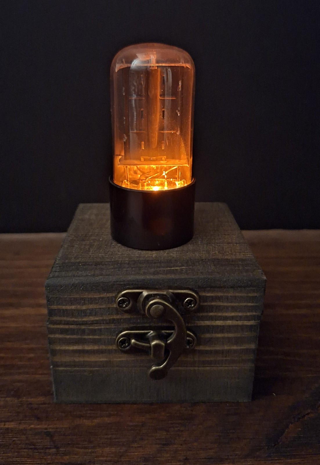 Old Vintage Radio Lighted Vacuum Tube - Novelty Night Light / LED Amp Desk Lamp