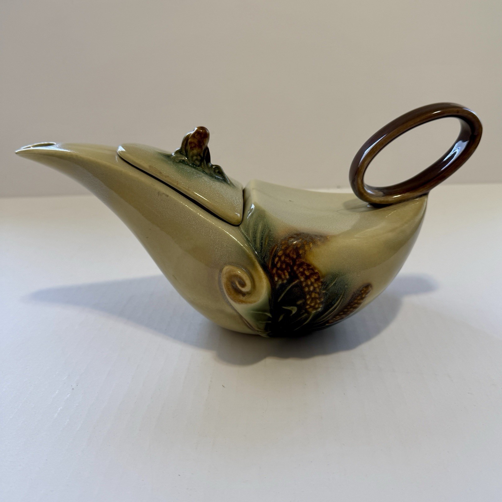 Vintage Hull Pottery Parchment & Pine Aladdin Teapot Mid Century Modern Flaw