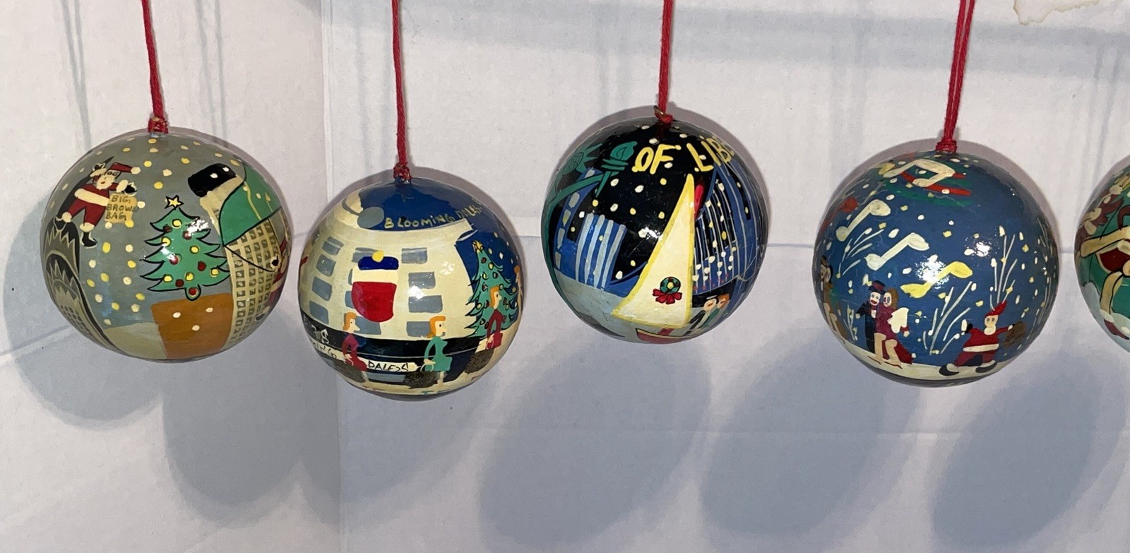Set of 8 vtg 1998 Bloomingdale\'s hand painted Christmas ornaments NYC landmarks