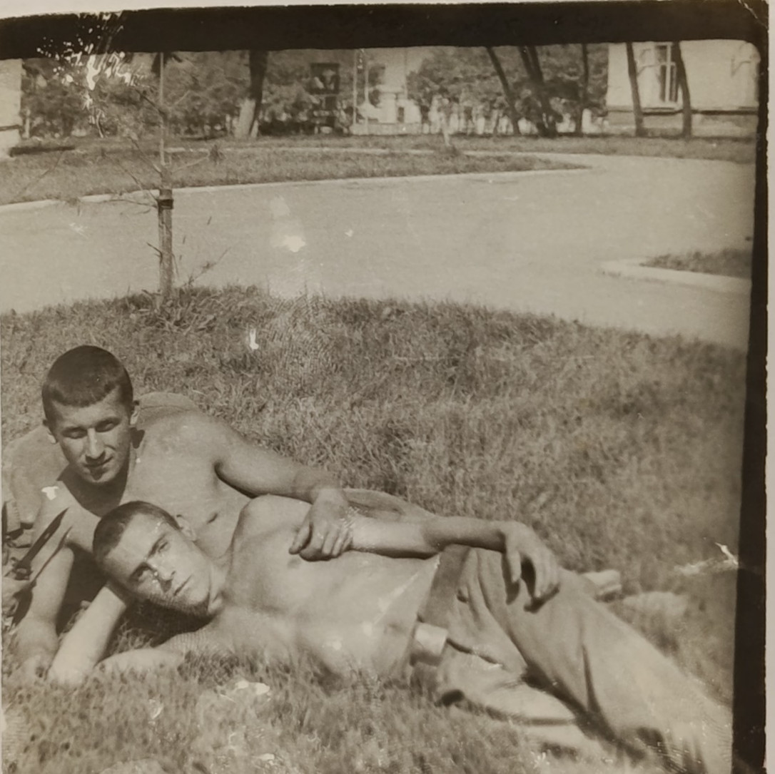 16*PHOTOS - Gays - Men - Vintage photographs of attractive athletes.1920-80s.