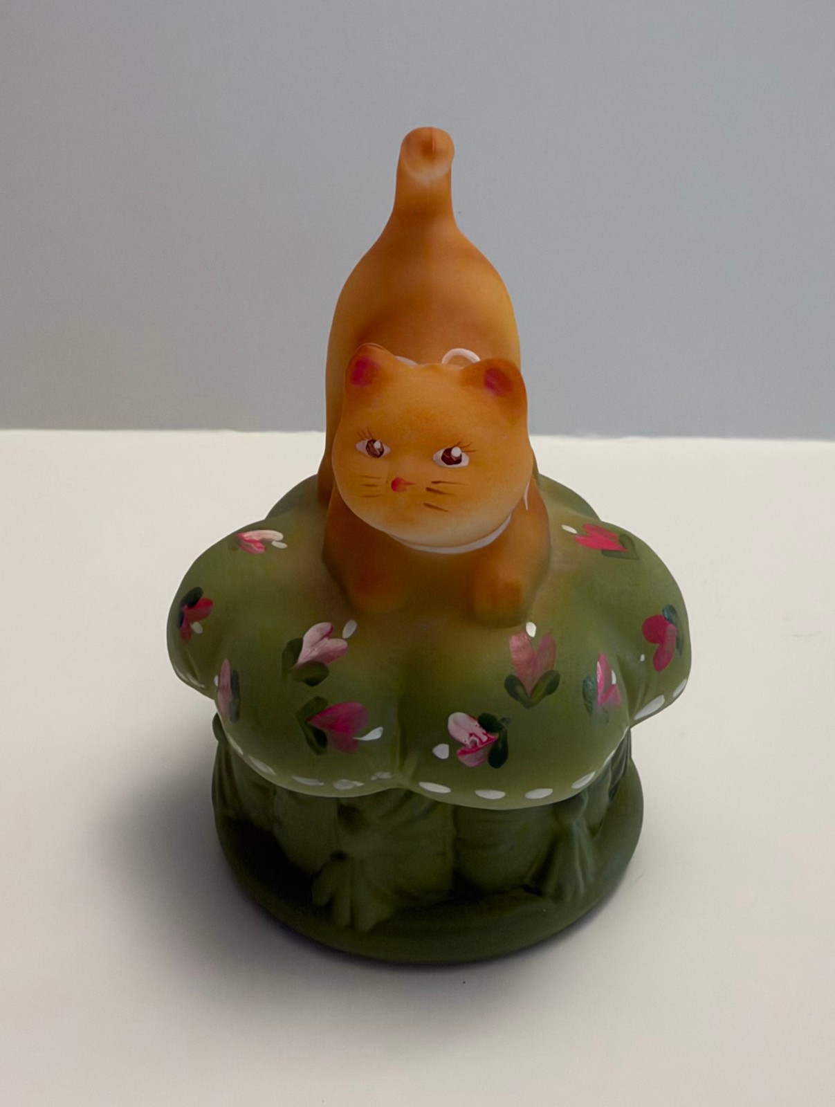Fenton glass hand-painted cat trinket box
