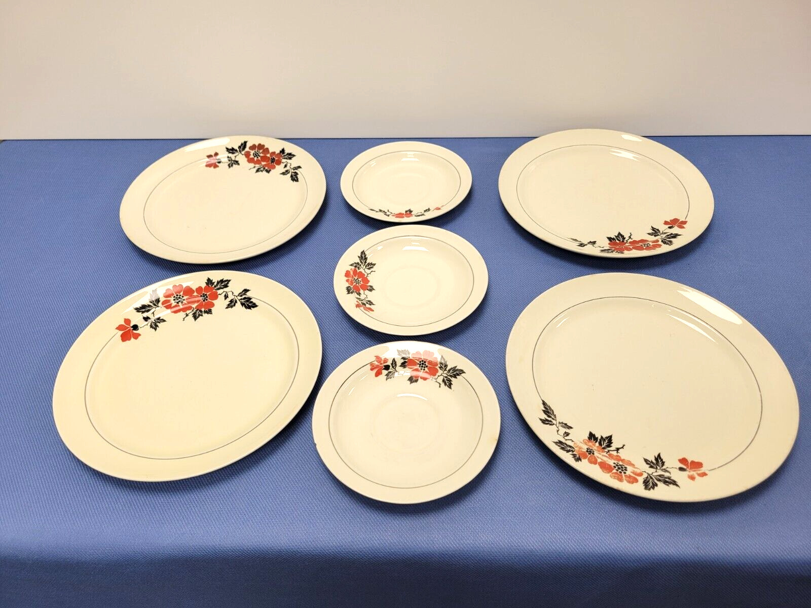 Vintage Hall Red Poppy Dinner Plates (4) & Small Plates Saucers (3)