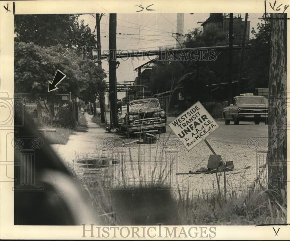 1965 Press Photo Strike Amalgamated Transit Union against Westside Transit Inc. 1965 Press Photo Strike Amalgamated Transit Union against Westside Transit Inc.