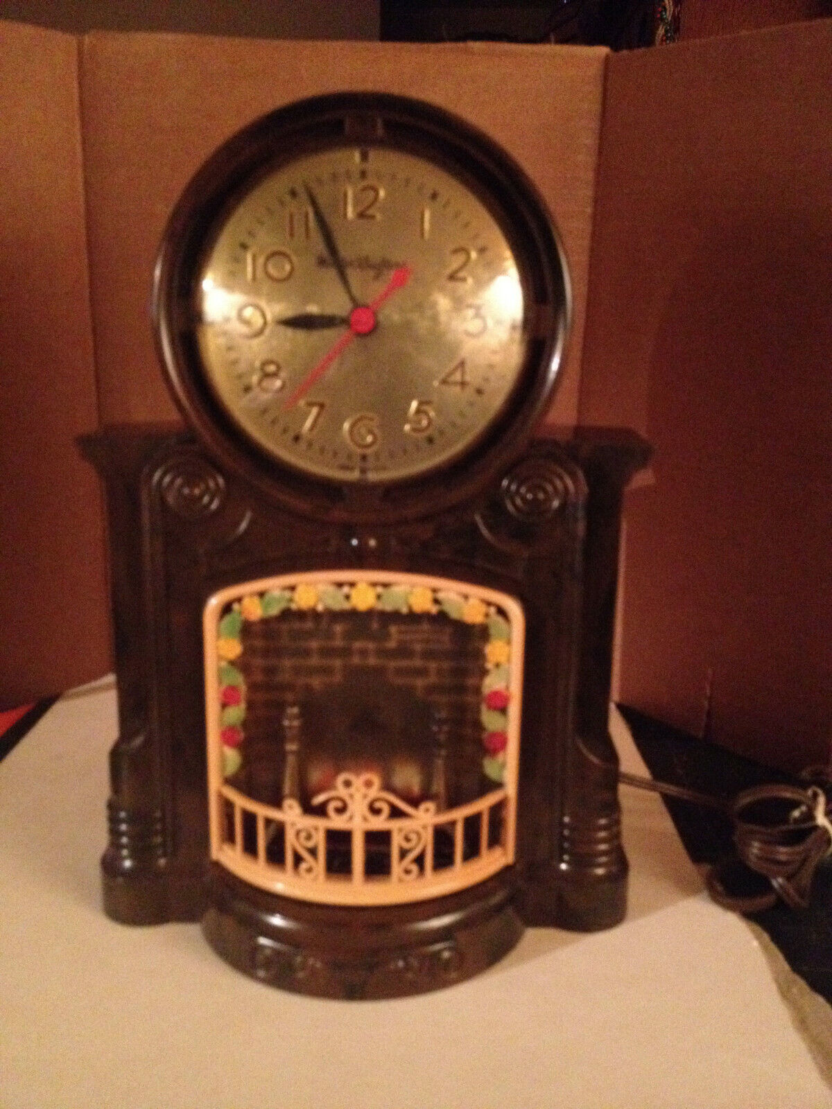 Mastercrafter FirePlace Motion Clock Great Condition 