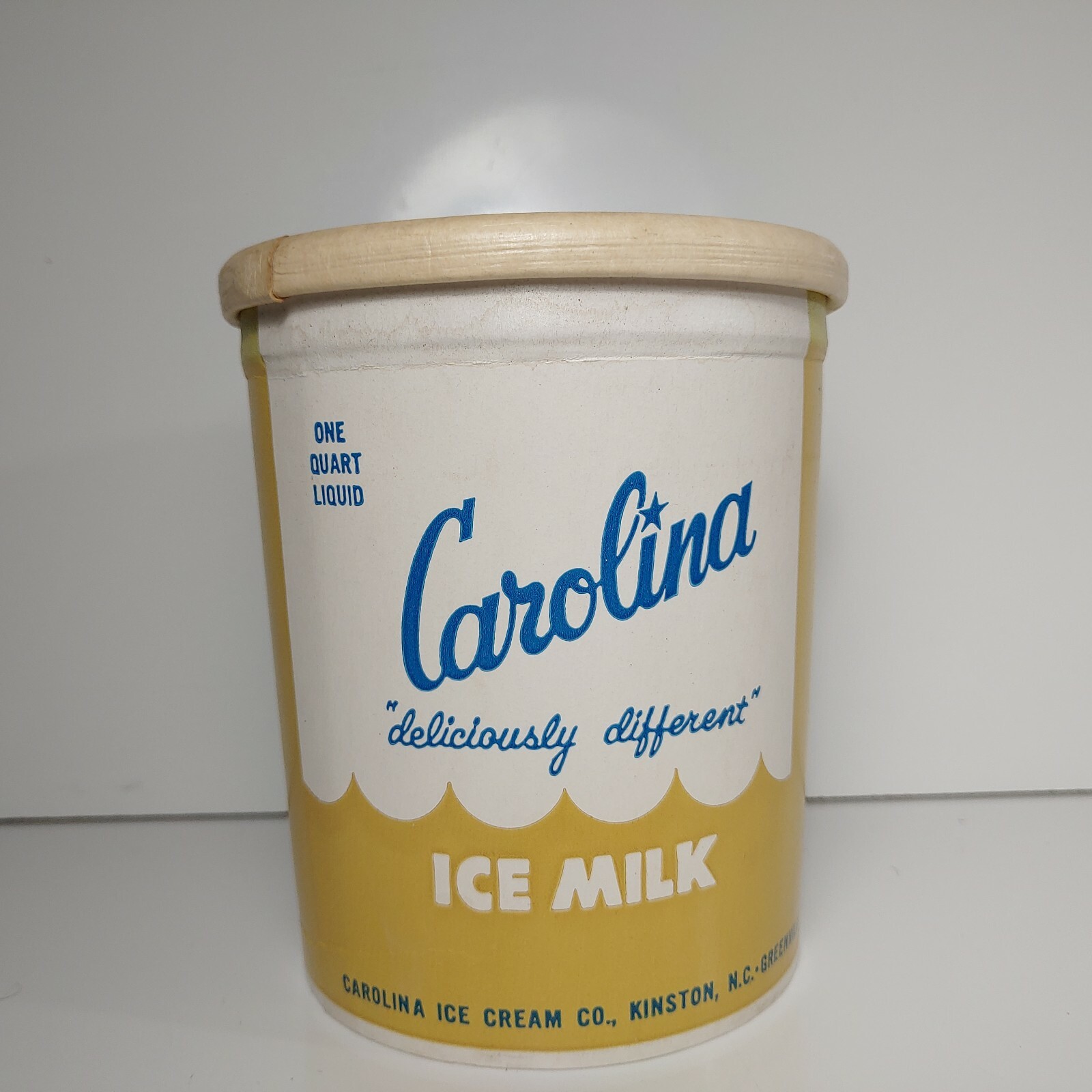 VINTAGE DIXIE DESSERT NORTH CAROLINA 1 QUART ICE CREAM CARTON WAXED CARDBOARD