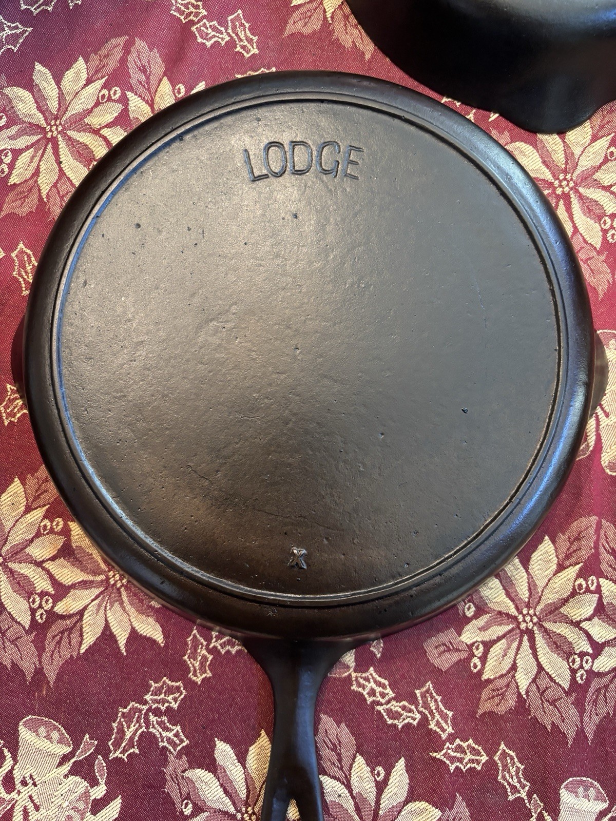 1920's Lodge Arc Logo No-Notch Raised No. 8 Cast Iron Skillet (Excellent Conditi