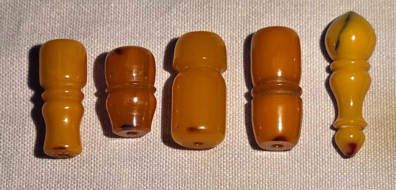 5  Imam   Antique  Amber  Bakelite  Beads  18 Grs