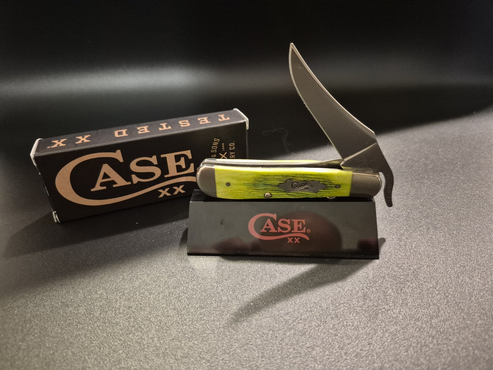 CASE XX LIME GREEN BONE BARNBOARD RUSSLOCK