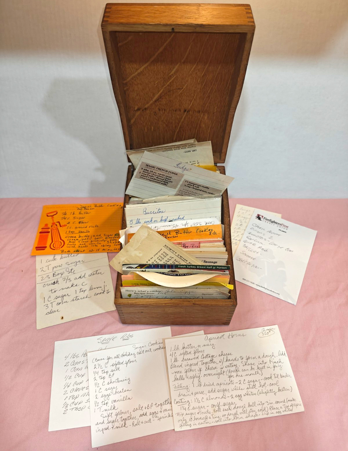 Vintage Brown Wood Lidded Recipe Box w/ Recipe Cards Original
