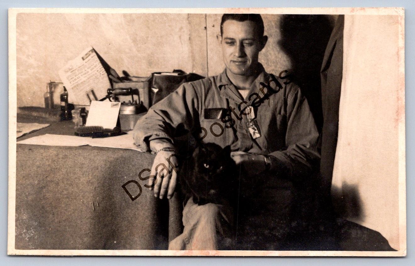 K57/ Interesting RPPC Postcard c1910 Man with Pet Black Cat on Lap 345