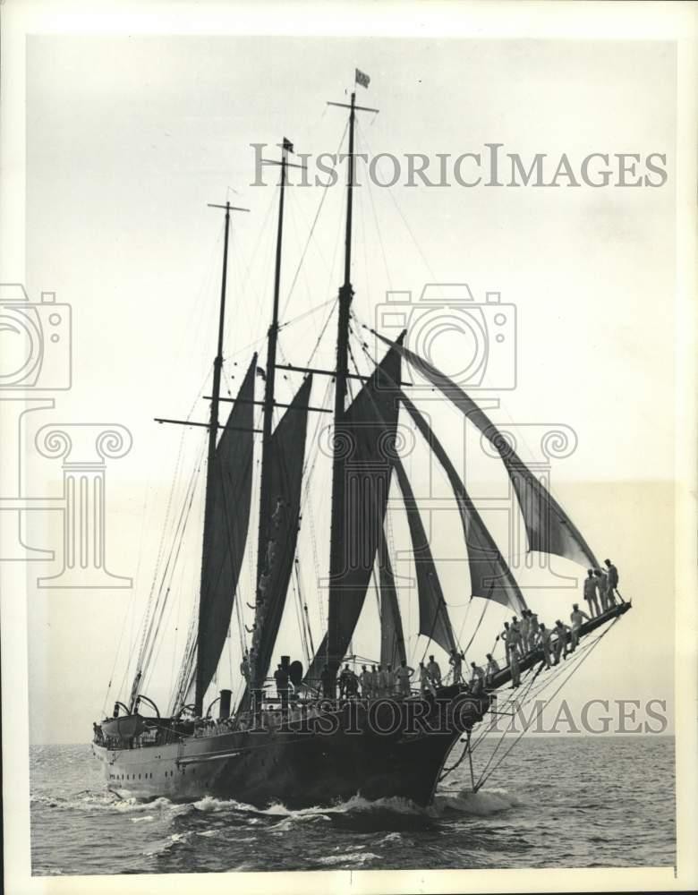 1941 Press Photo Three master schooner Vema with apprentice seamen aboard, NY 1941 Press Photo Three master schooner Vema with apprentice seamen aboard, NY