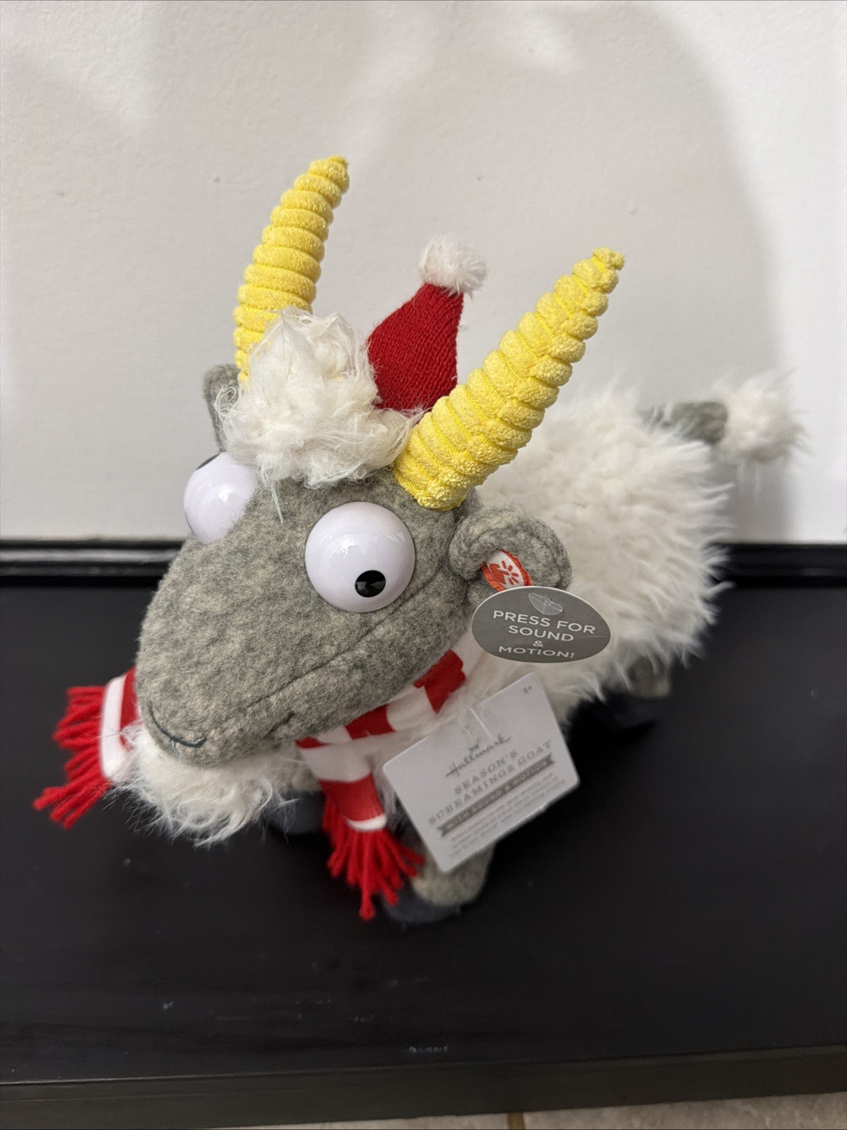 HALLMARK Screaming Goat Tis The Season Plush Christmas / Music/Sound, NEW VIDEO