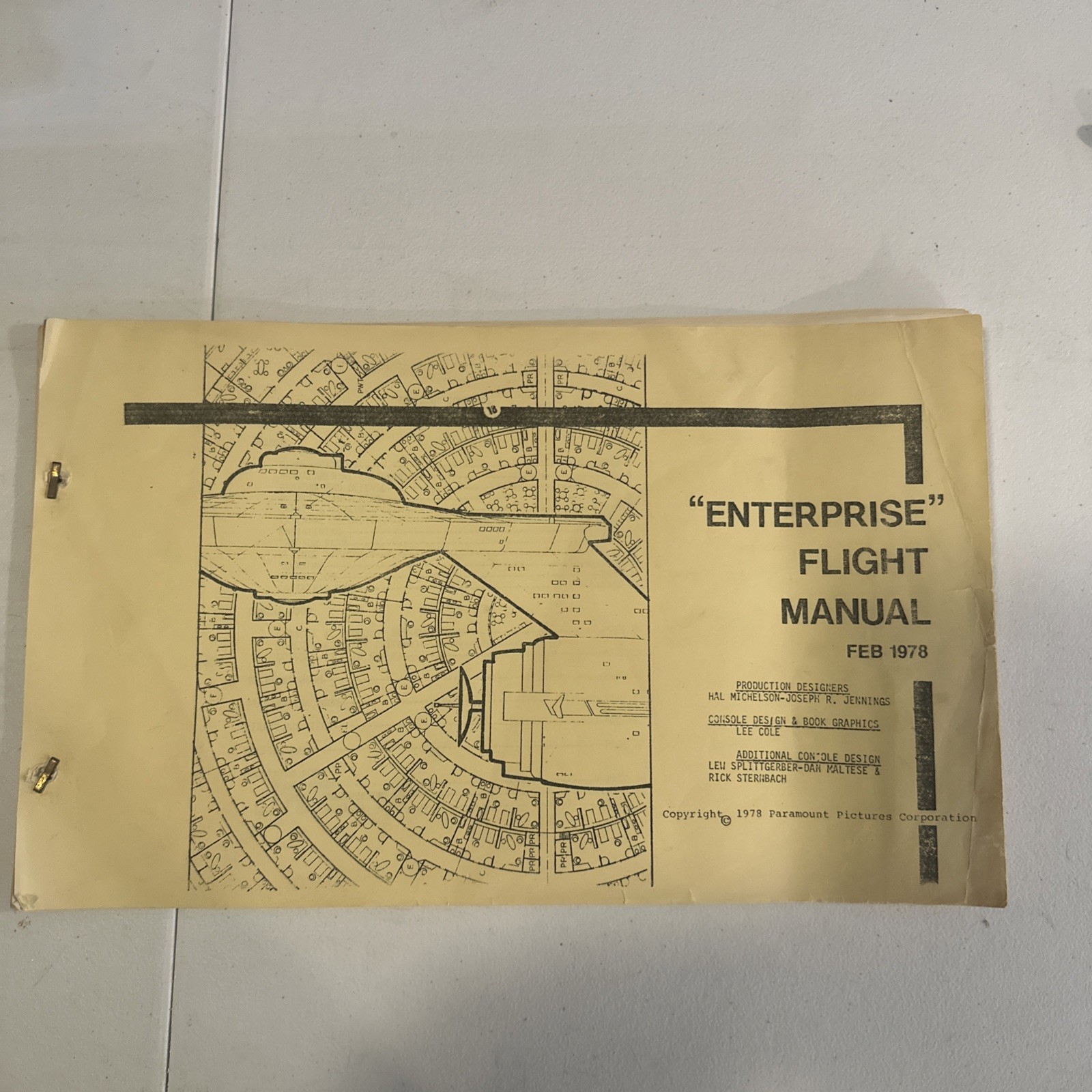 STAR TREK ENTERPRISE FLIGHT MANUAL 1978 PARAMOUNT PICTURES SCARCE YELLOW COVER