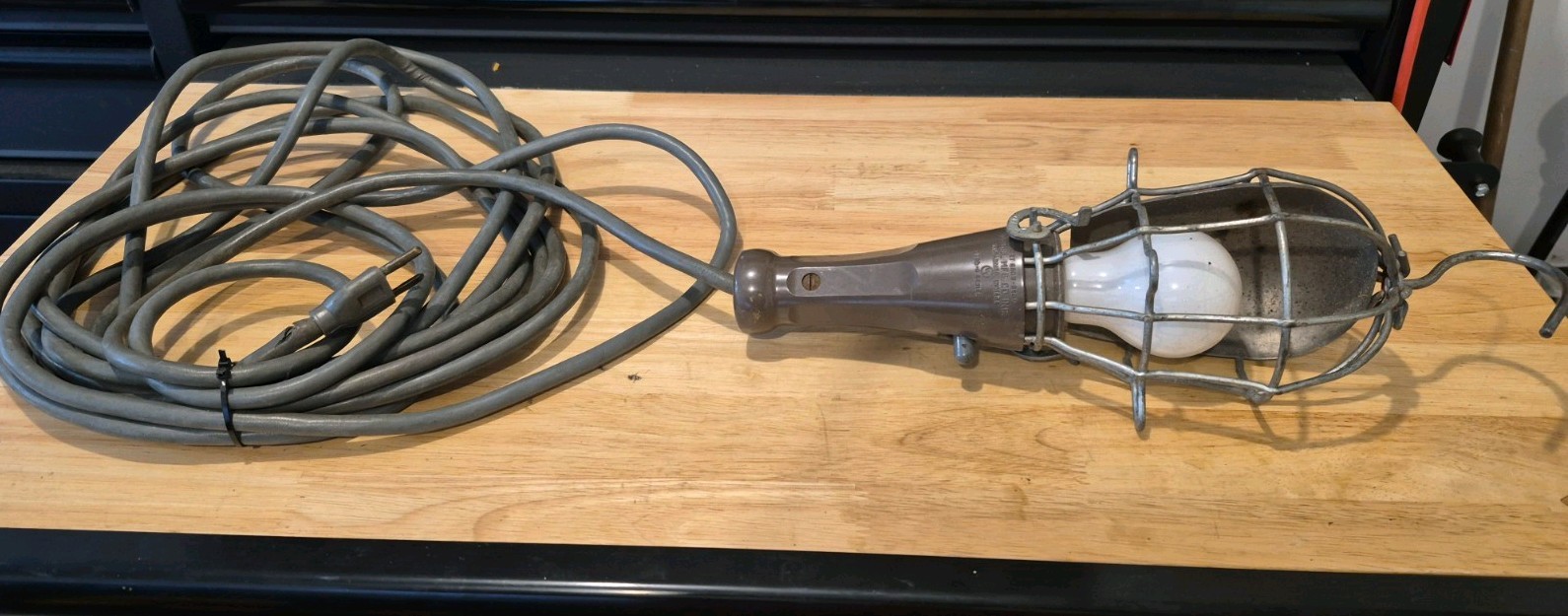 Vintage McGill 5000-G Series Drop Work Trouble Light Safety Cage HD 