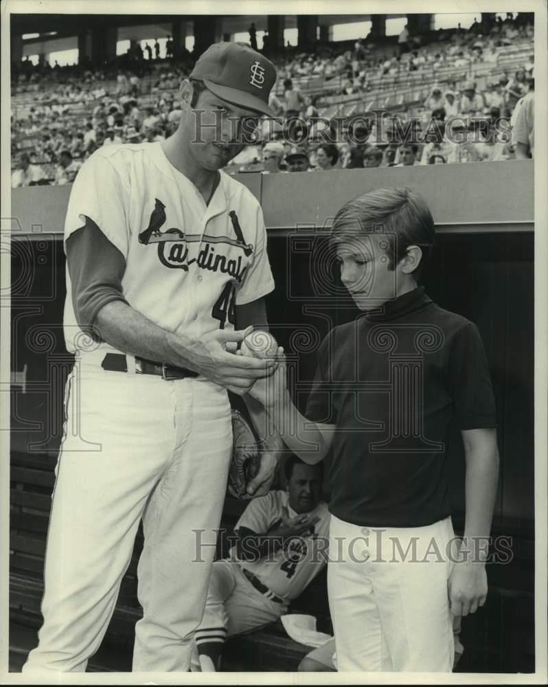 1969 Press Photo St. Louis Cardinal Pitcher Ray Washburn Gives Fan A Game Ball 1969 Press Photo St. Louis Cardinal Pitcher Ray Washburn Gives Fan A Game Ball