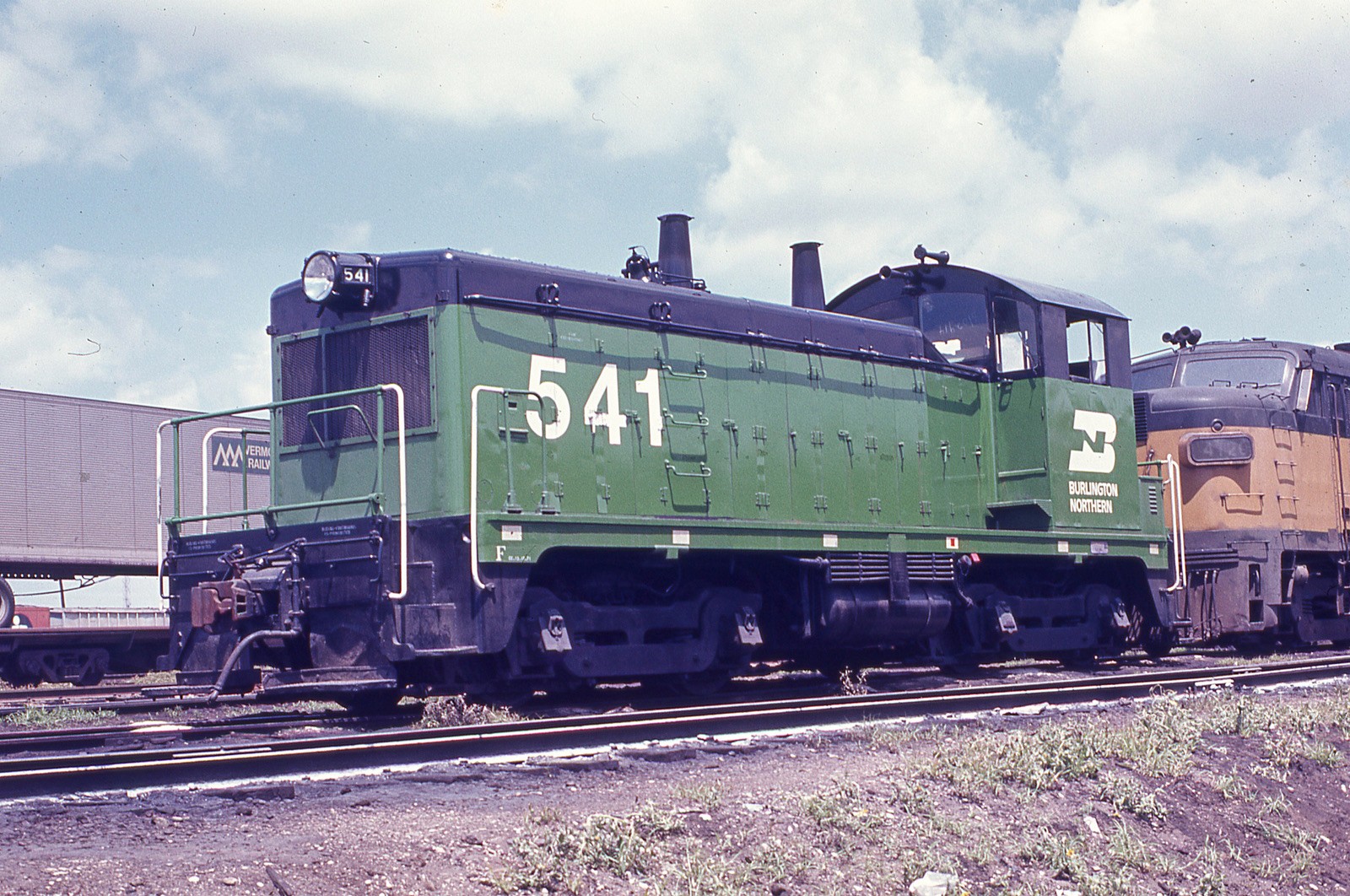 RAILROAD SLIDE BURLINGTON NORTHERN BN EMD NW2 LOCOMOTIVE #541  Cir 1972