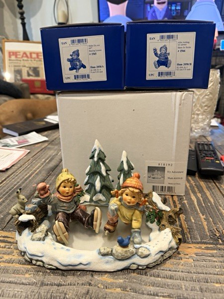 Goebel M.I. Hummel Porcelain Winter Children Scene Figurine w/ Trees Boxed