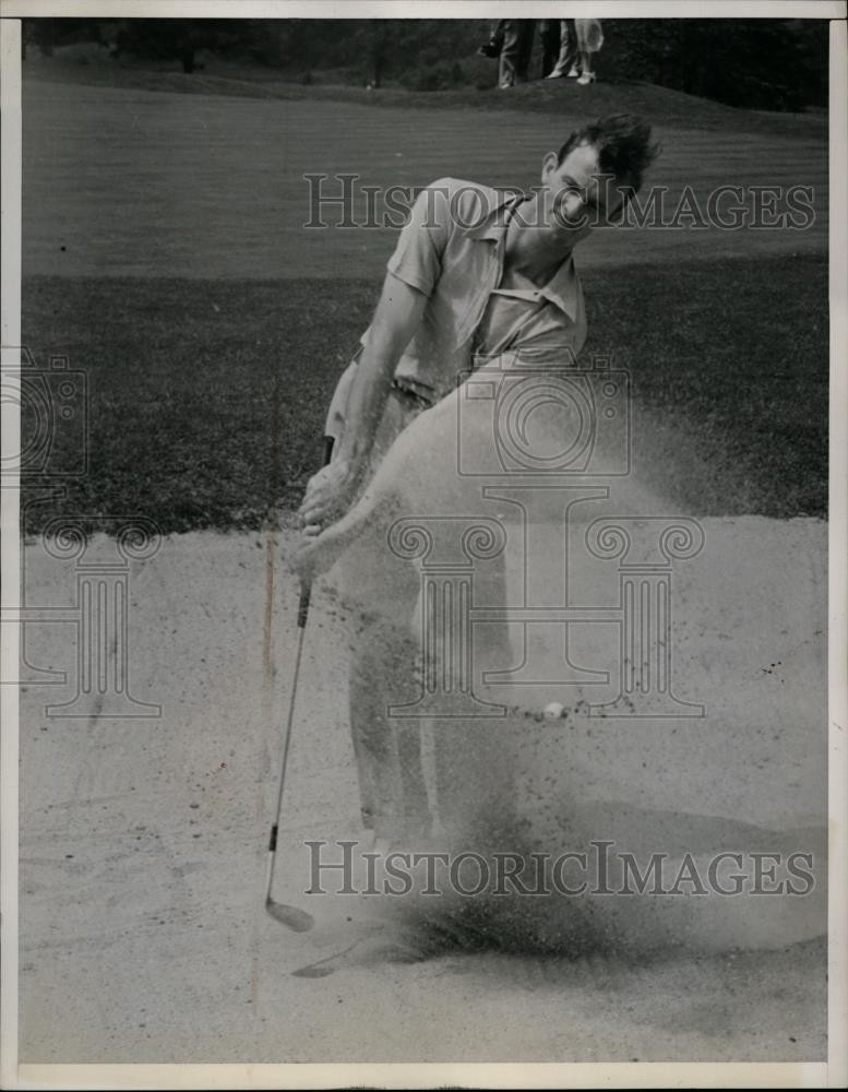 1938 Press Photo Golfer Alvin Everett of Rome, GA blasts out of sand trap 1938 Press Photo Golfer Alvin Everett of Rome, GA blasts out of sand trap